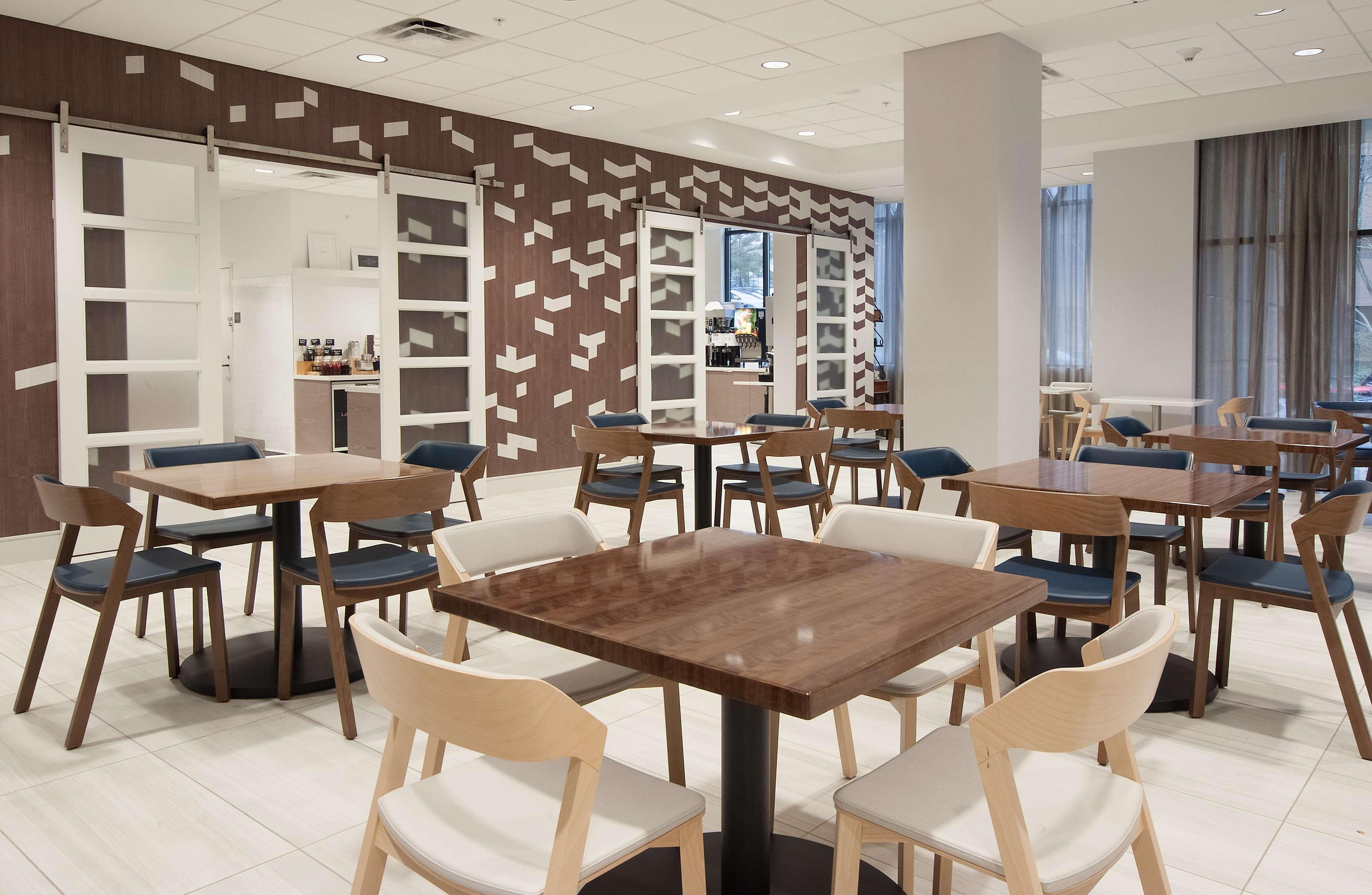 Embassy Suites By Hilton Raleigh Crabtree Exterior foto